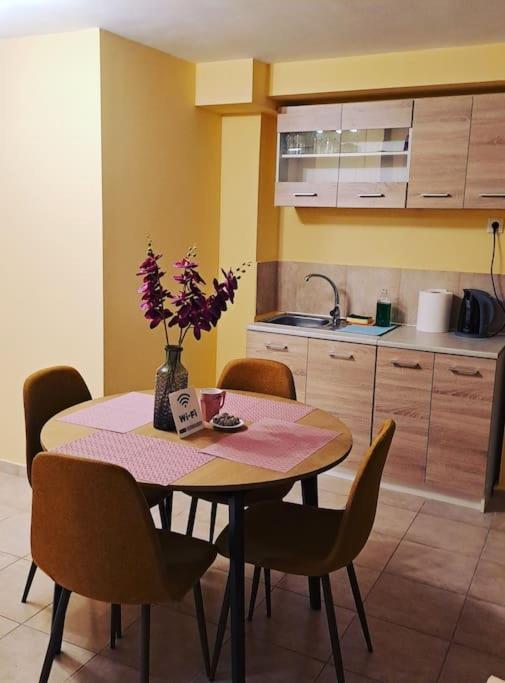 Zenia Home 1 Στην Καρδιά Της Πάτρας Luaran gambar